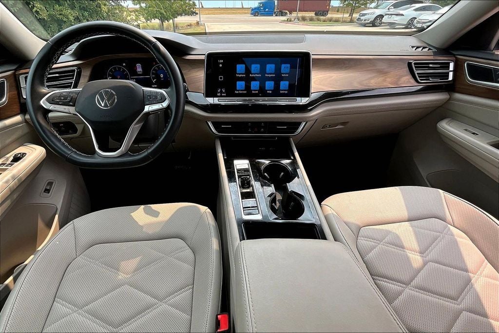 2025 Volkswagen Atlas 2.0T SE w/Technology