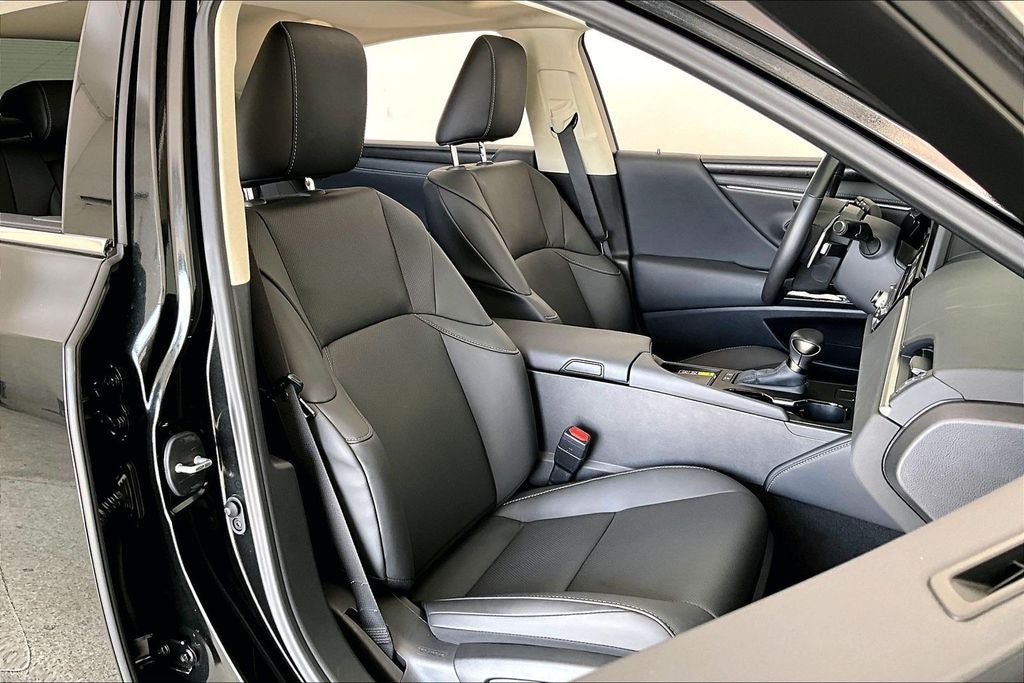 2025 Lexus ES 300h