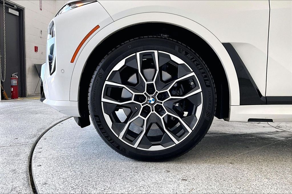 2024 BMW X7 M60i