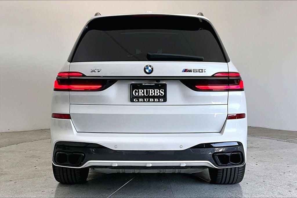 2024 BMW X7 M60i