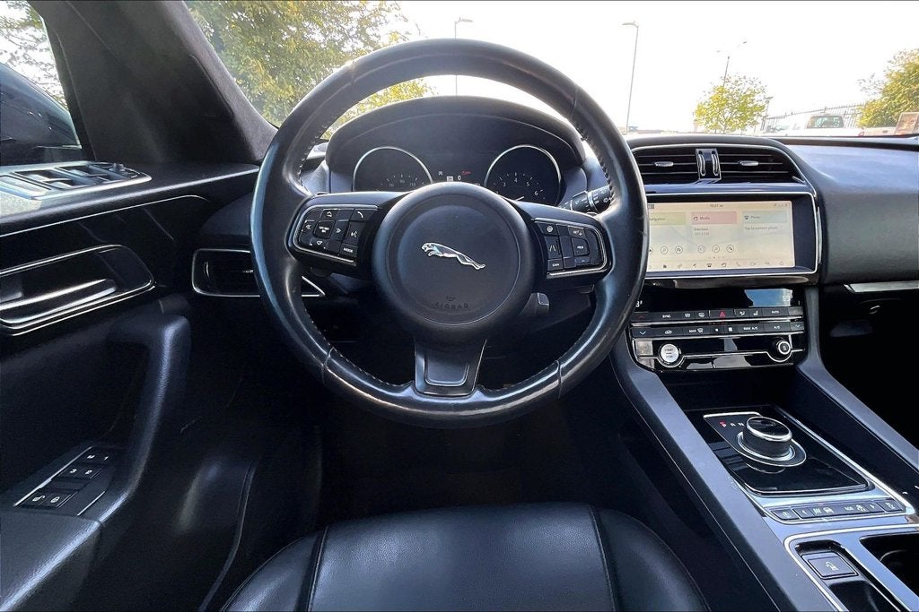 2020 Jaguar F-PACE 25t Premium