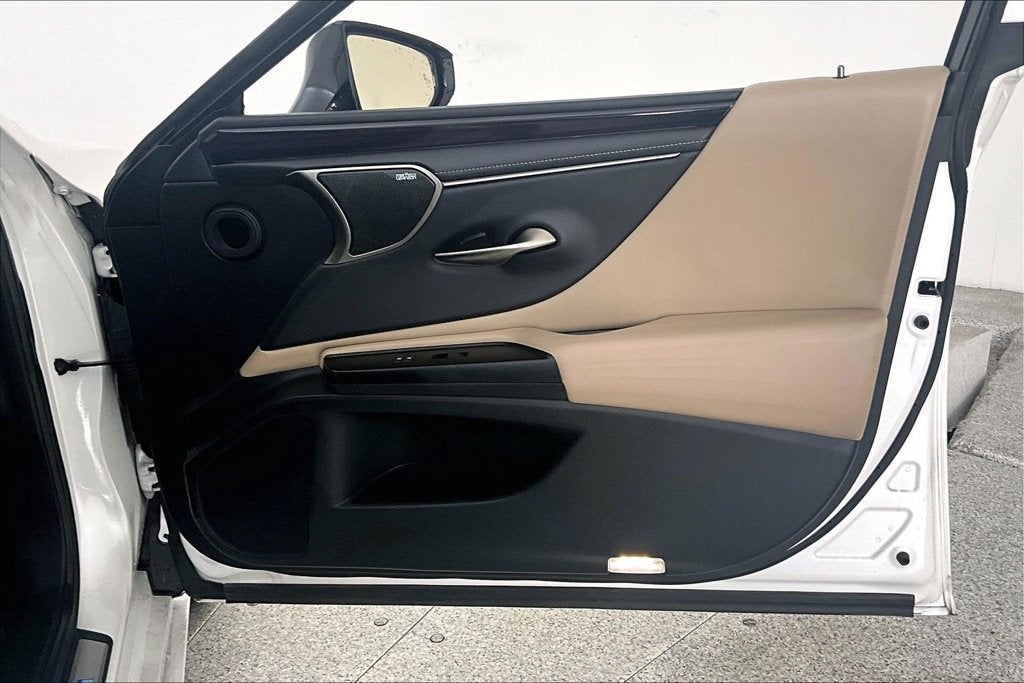 2020 Lexus ES 300h Ultra Luxury