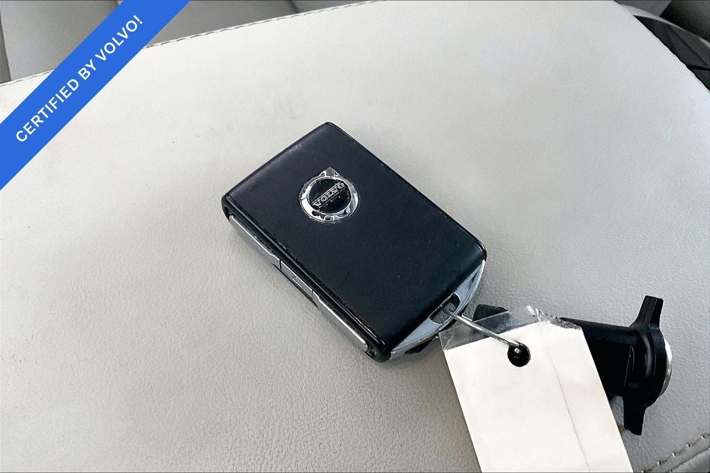 2024 Volvo S60 Recharge Plug-In Hybrid T8 Plus Dark Theme