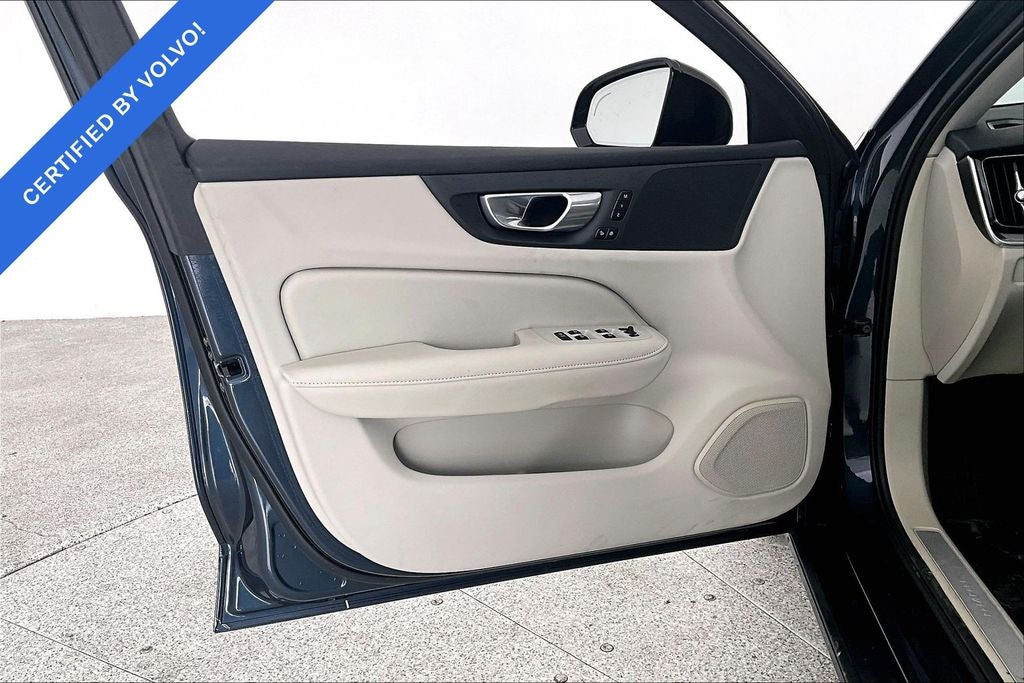 2024 Volvo S60 Recharge Plug-In Hybrid T8 Plus Dark Theme