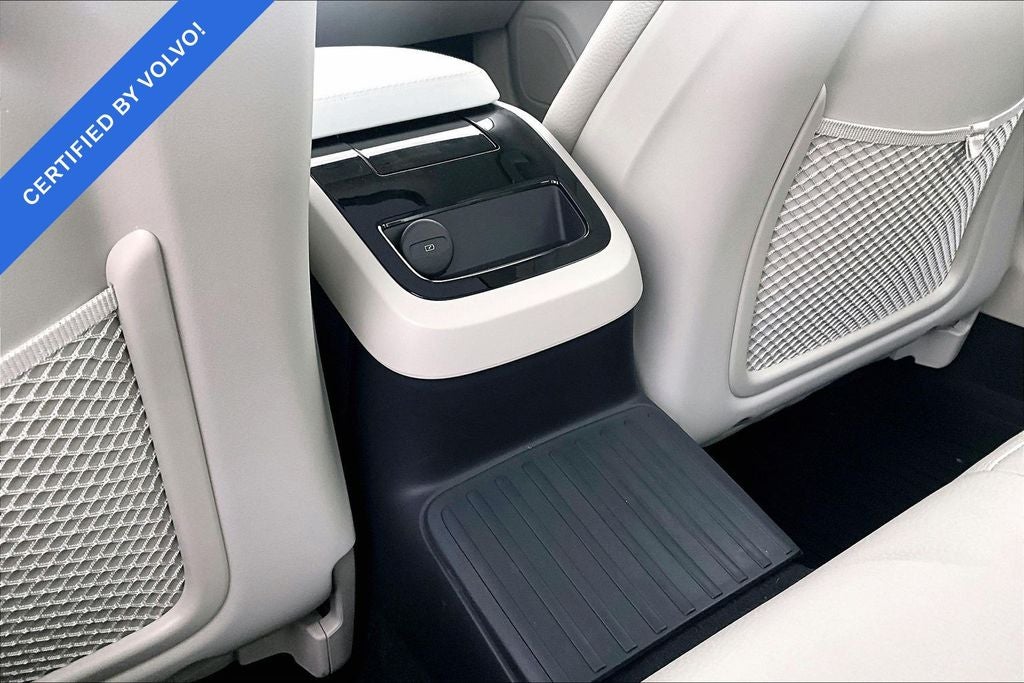 2024 Volvo S60 Recharge Plug-In Hybrid T8 Plus Dark Theme