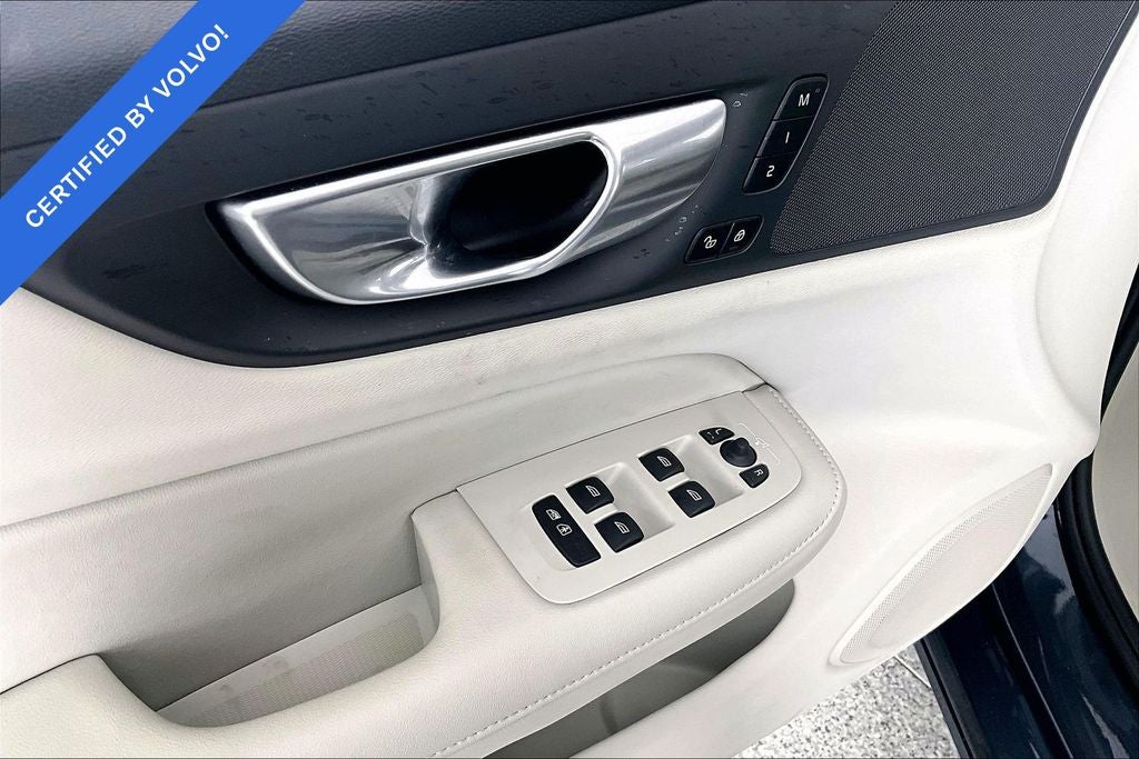 2024 Volvo S60 Recharge Plug-In Hybrid T8 Plus Dark Theme