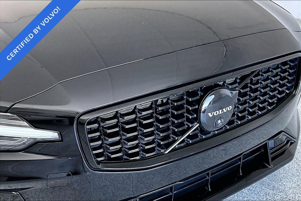2023 Volvo S60 B5 Plus Black Edition