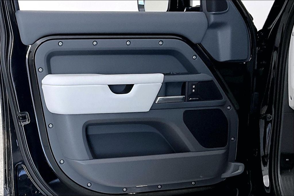 2025 Land Rover Defender 110 S