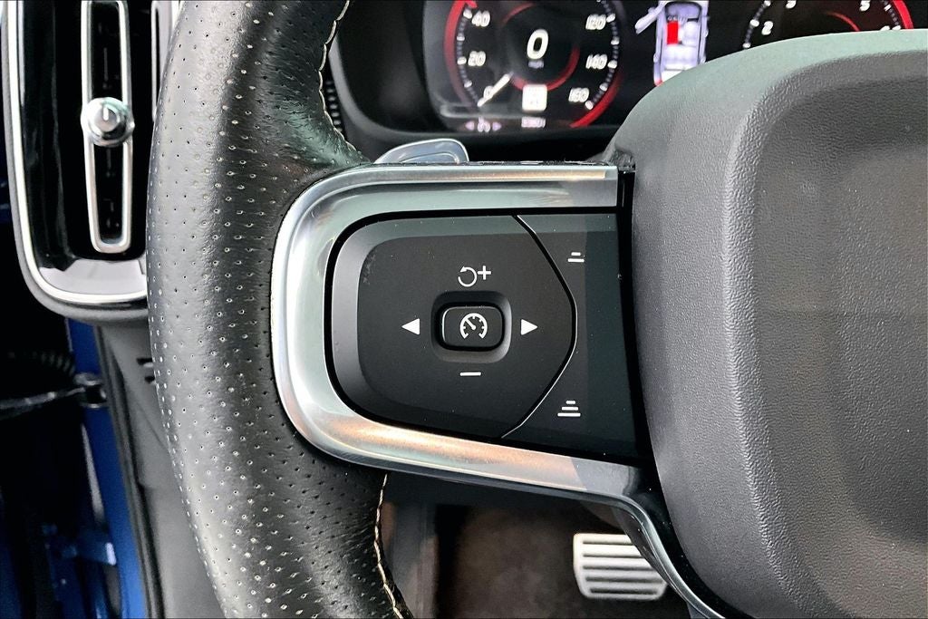 2020 Volvo XC40 R-Design