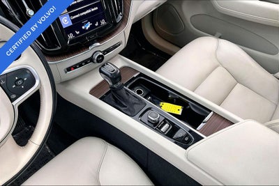 2021 Volvo XC60 T6 Momentum