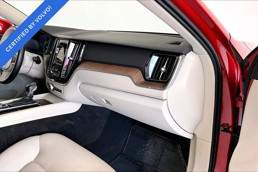2021 Volvo XC60 T6 Momentum