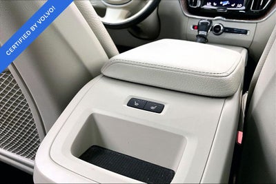 2021 Volvo XC60 T6 Momentum