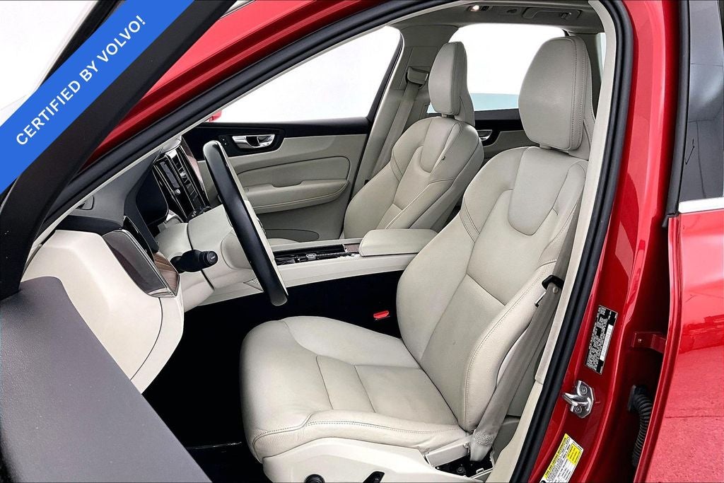 2021 Volvo XC60 T6 Momentum