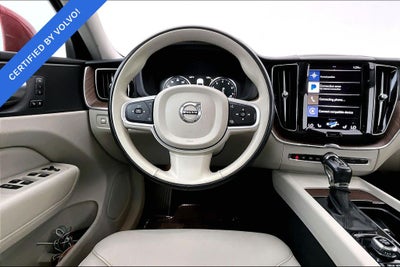 2021 Volvo XC60 T6 Momentum