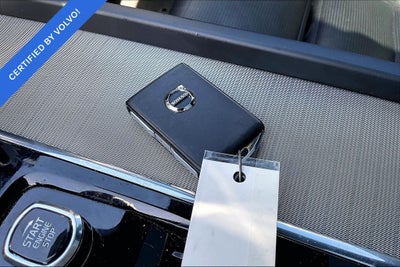 2024 Volvo XC60 Recharge Plug-In Hybrid Ultimate Black Edition