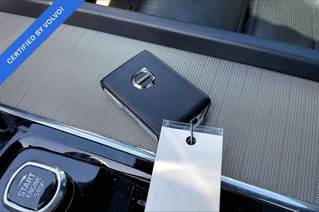 2024 Volvo XC60 Recharge Plug-In Hybrid Ultimate Black Edition