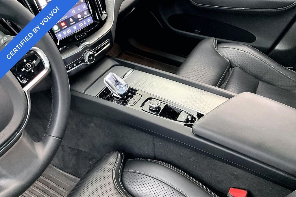 2024 Volvo XC60 Recharge Plug-In Hybrid Ultimate Black Edition