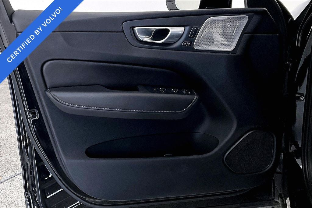 2024 Volvo XC60 Recharge Plug-In Hybrid Ultimate Black Edition