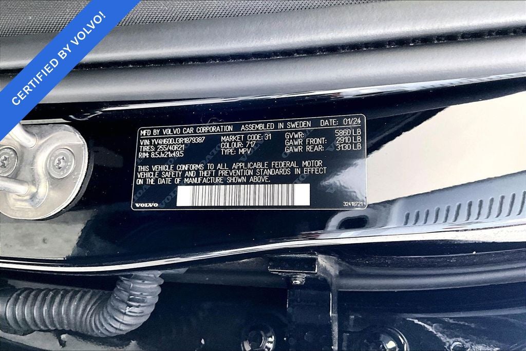 2024 Volvo XC60 Recharge Plug-In Hybrid Ultimate Black Edition