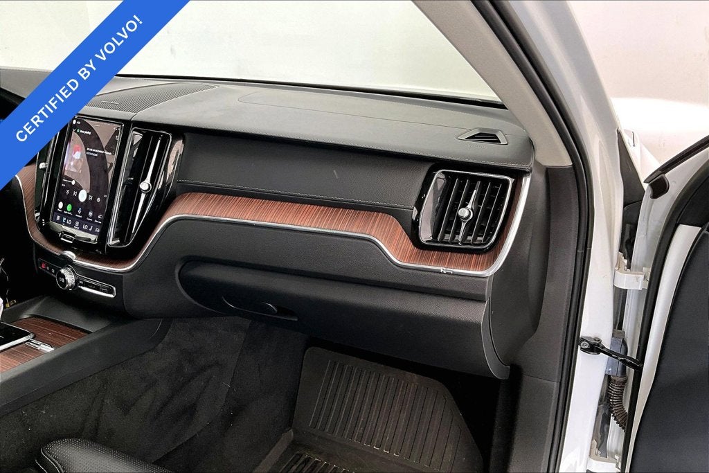 2023 Volvo XC60 B5 Ultimate Bright Theme