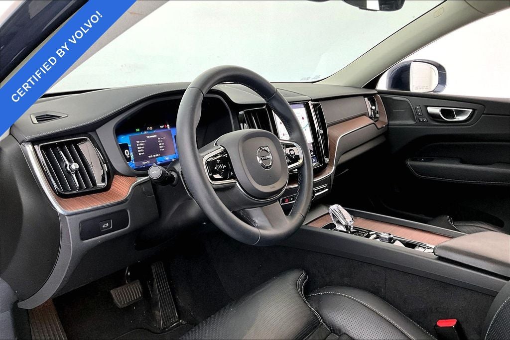 2023 Volvo XC60 B5 Ultimate Bright Theme