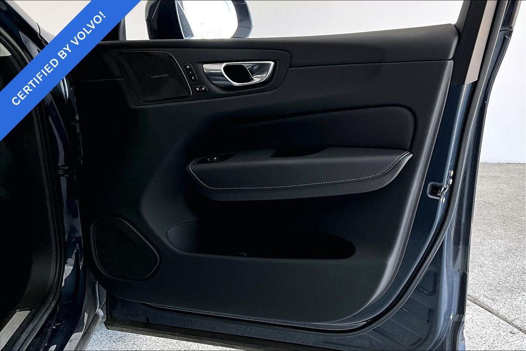 2023 Volvo XC60 B5 Ultimate Bright Theme