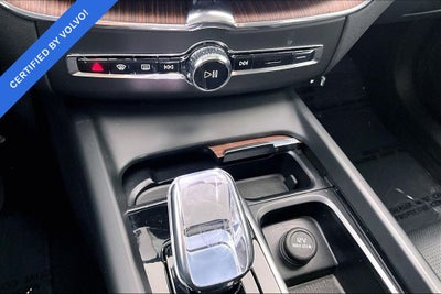 2023 Volvo XC60 B5 Ultimate Bright Theme