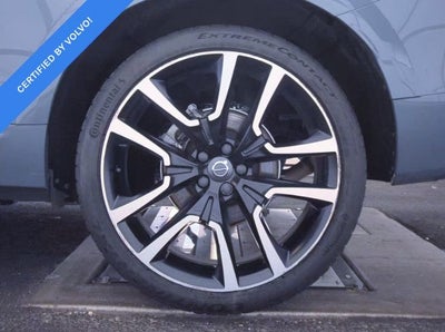 2023 Volvo XC60 B5 Ultimate Bright Theme