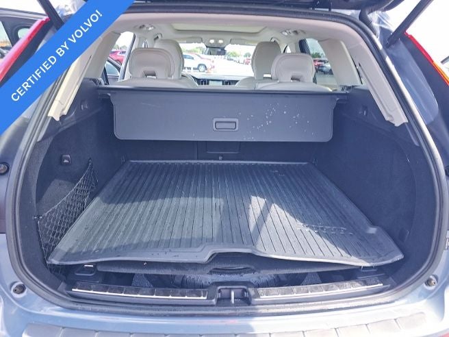 2023 Volvo XC60 B5 Ultimate Bright Theme