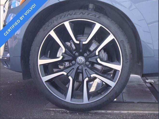 2023 Volvo XC60 B5 Ultimate Bright Theme