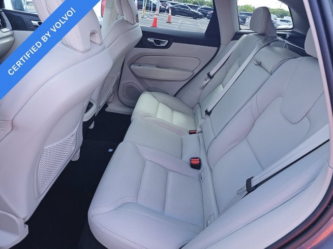 2023 Volvo XC60 B5 Ultimate Bright Theme