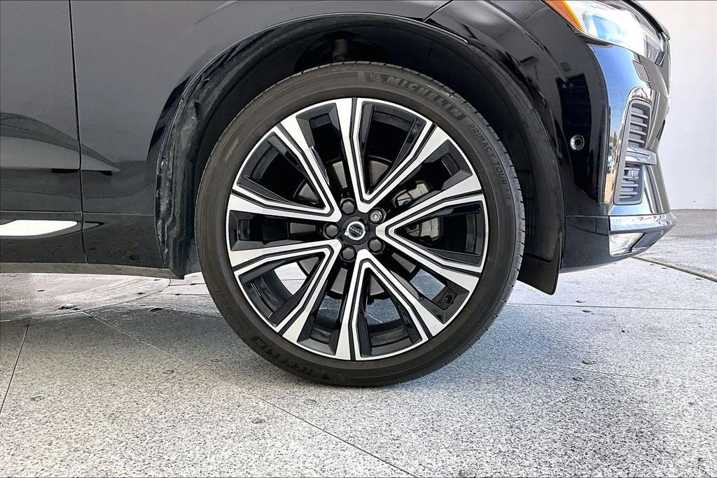 2023 Volvo XC60 B5 Ultimate Bright Theme