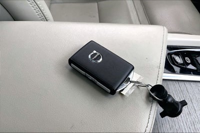 2023 Volvo XC60 B5 Ultimate Bright Theme
