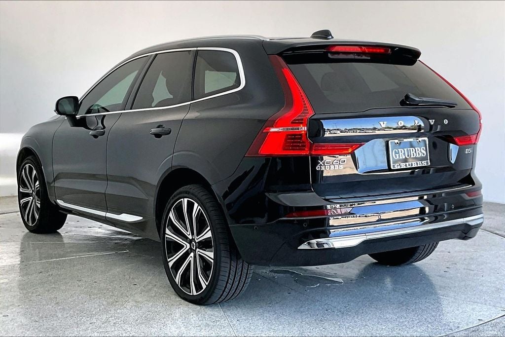 2023 Volvo XC60 B5 Ultimate Bright Theme
