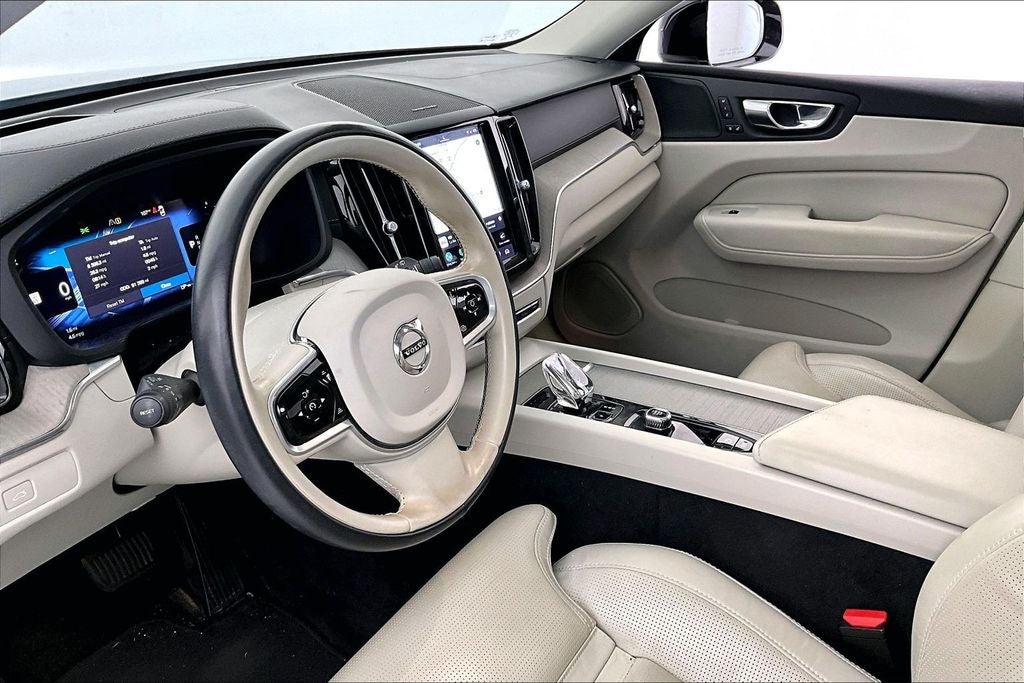 2023 Volvo XC60 B5 Ultimate Bright Theme
