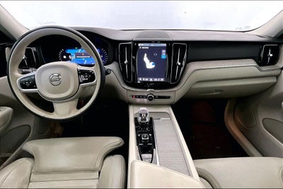 2023 Volvo XC60 B5 Ultimate Bright Theme