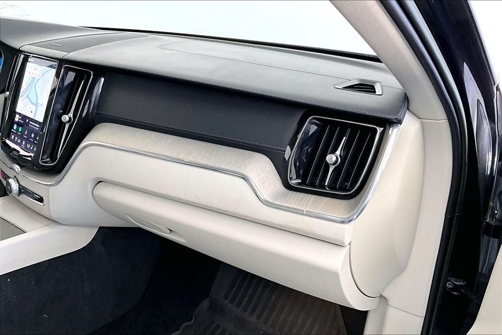 2023 Volvo XC60 B5 Ultimate Bright Theme