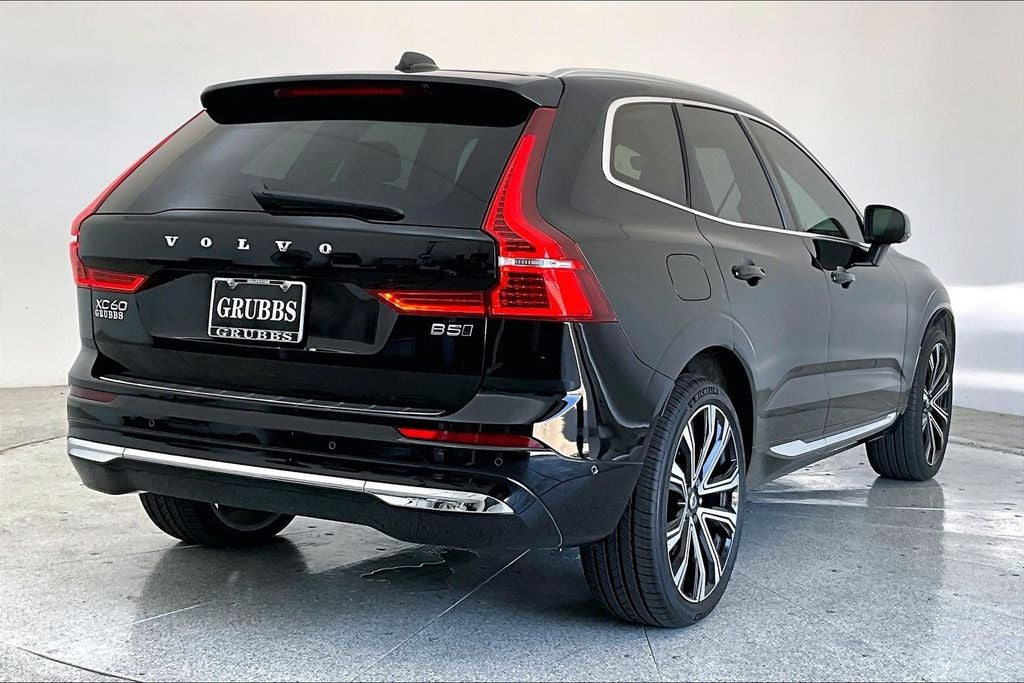 2023 Volvo XC60 B5 Ultimate Bright Theme