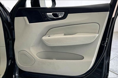 2023 Volvo XC60 B5 Ultimate Bright Theme