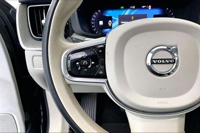 2023 Volvo XC60 B5 Ultimate Bright Theme