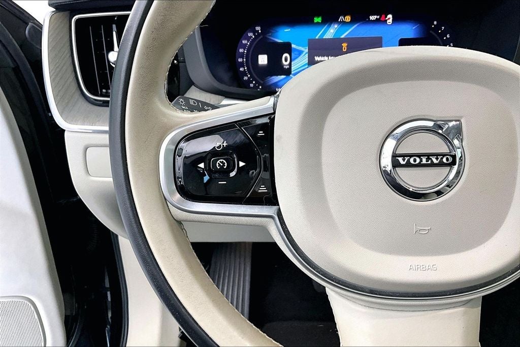2023 Volvo XC60 B5 Ultimate Bright Theme