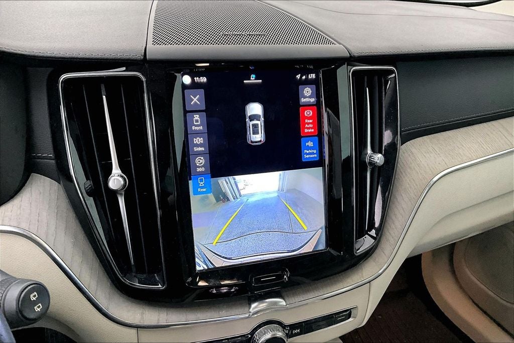 2023 Volvo XC60 B5 Ultimate Bright Theme