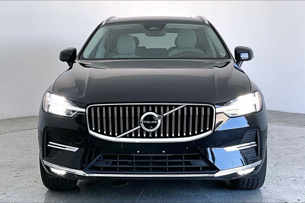 2023 Volvo XC60 B5 Ultimate Bright Theme