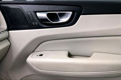 2023 Volvo XC60 B5 Ultimate Bright Theme