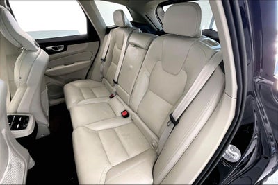 2023 Volvo XC60 B5 Ultimate Bright Theme