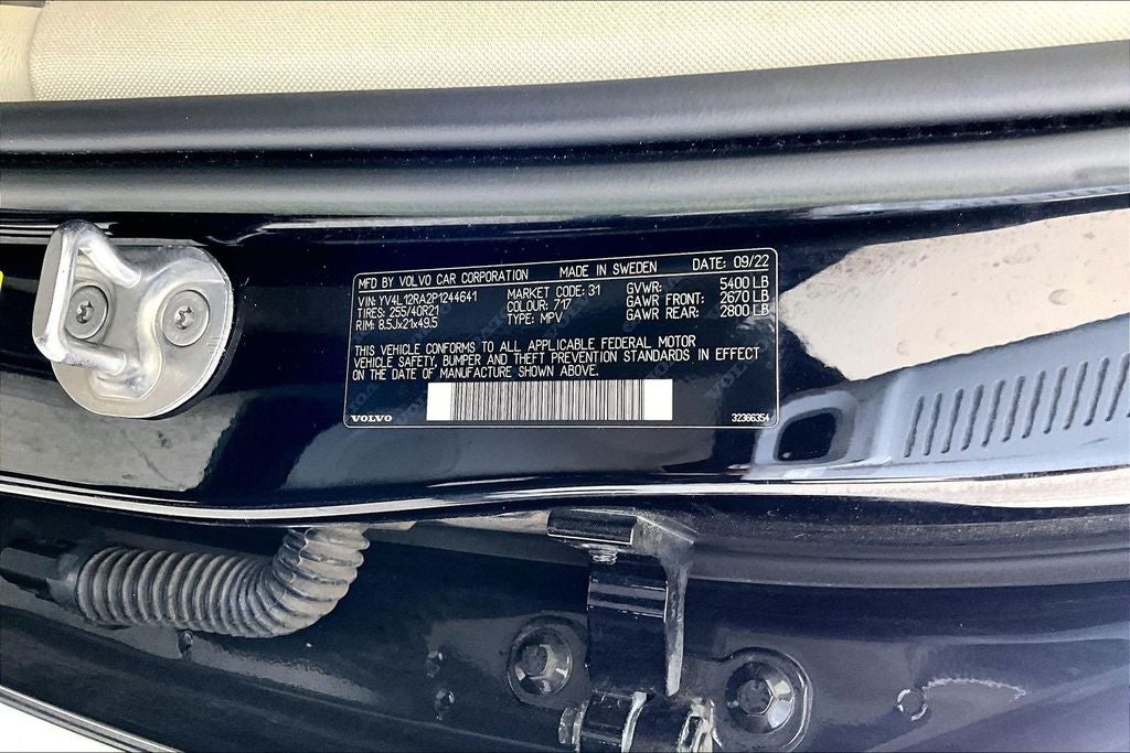 2023 Volvo XC60 B5 Ultimate Bright Theme