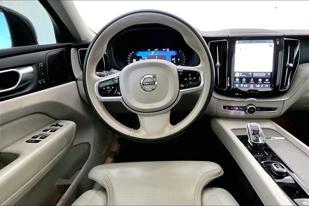 2023 Volvo XC60 B5 Ultimate Bright Theme