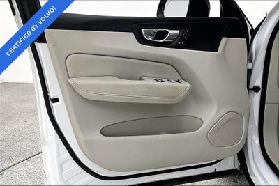 2024 Volvo XC60 B5 Plus Dark Theme
