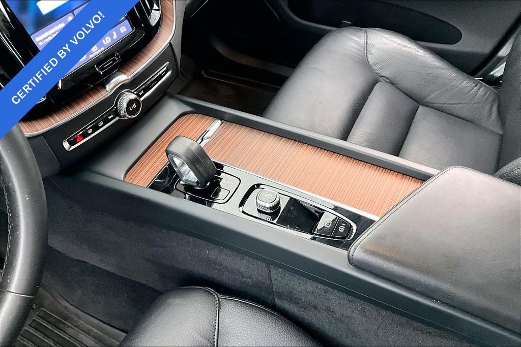 2024 Volvo XC60 B5 Plus Dark Theme