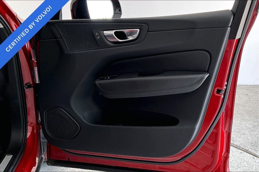 2024 Volvo XC60 B5 Plus Dark Theme